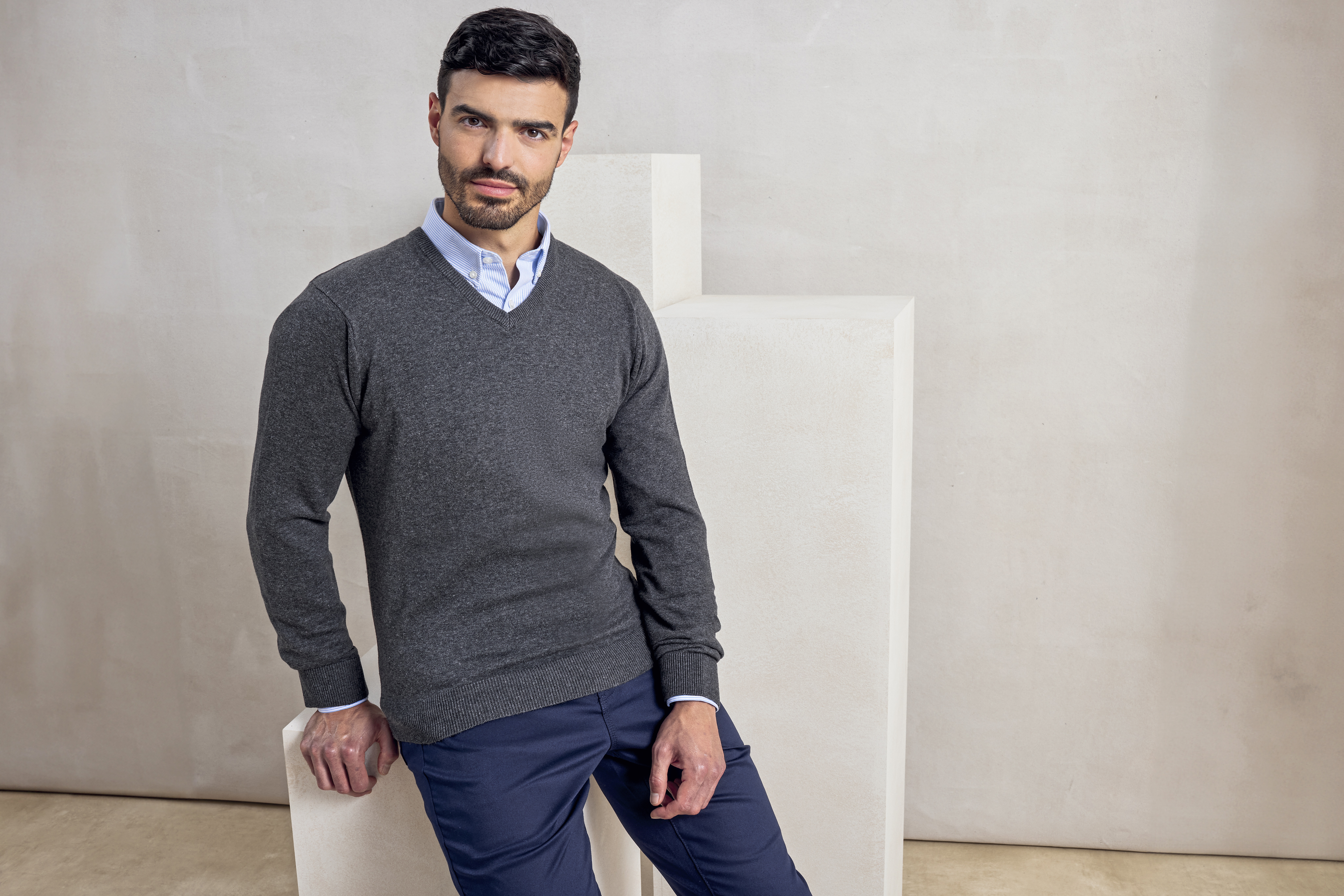 Men´s V-Neck Knitted Sweater