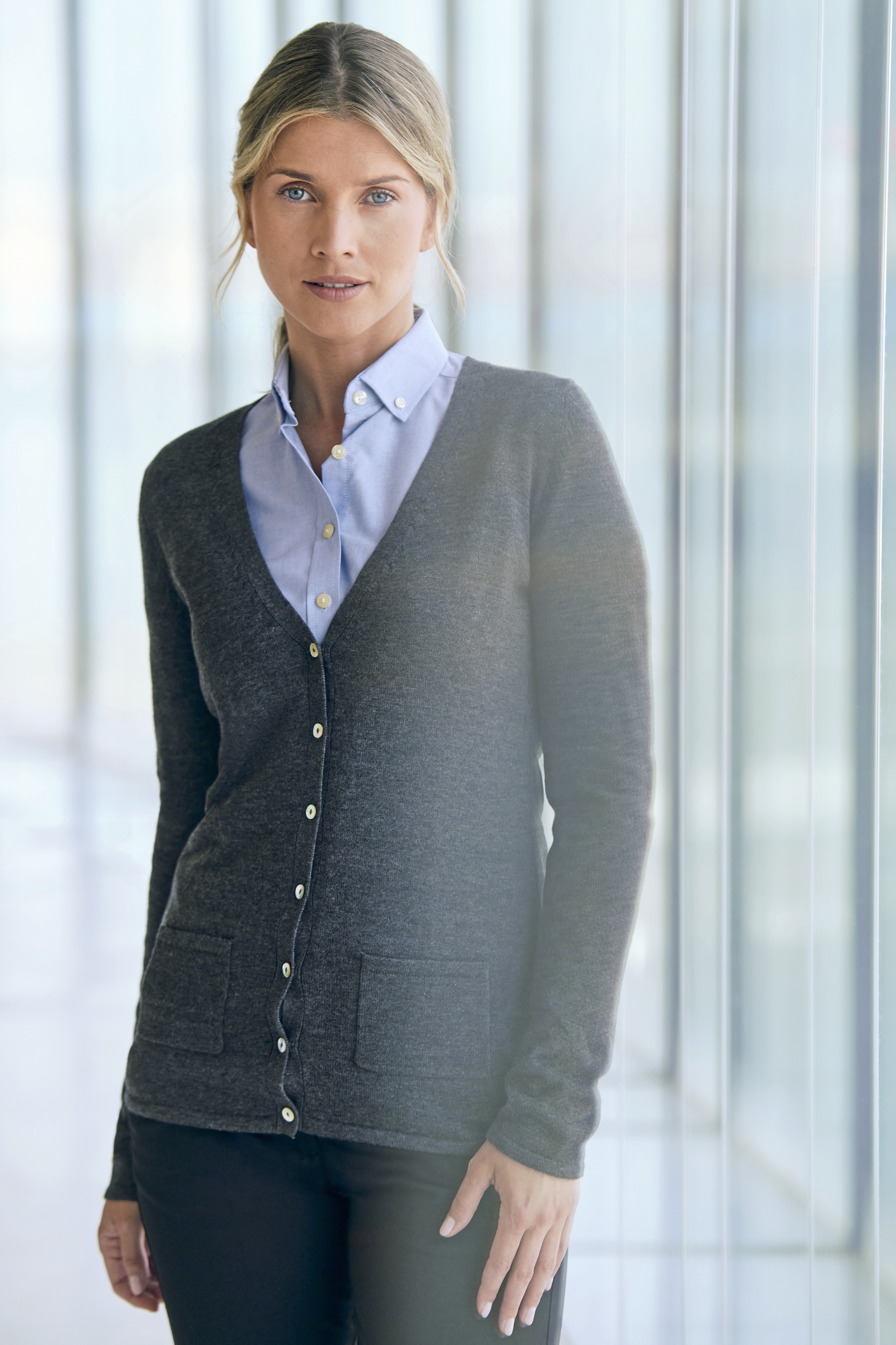 Ladies´ Lightweight V-Neck Cardigan