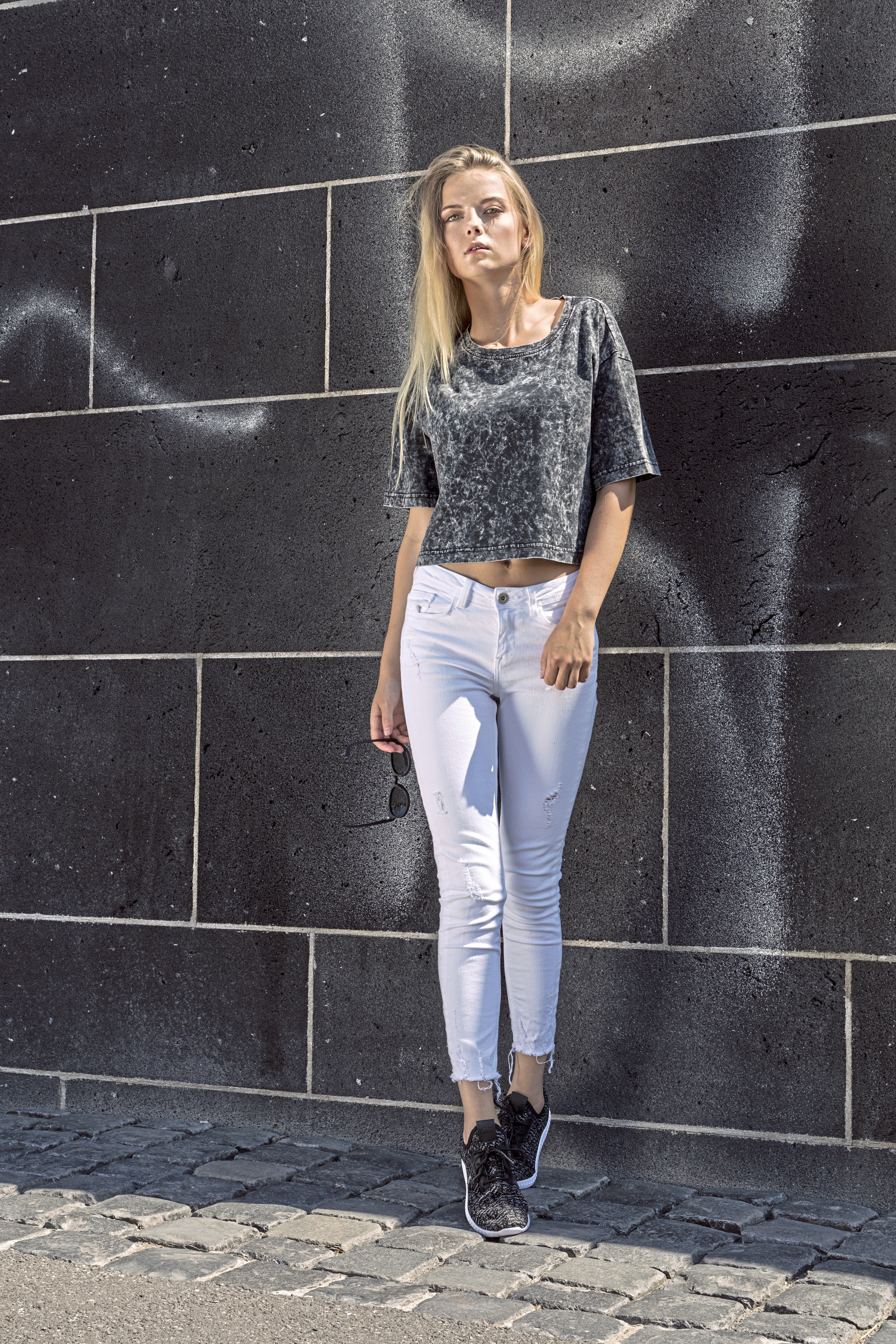 Build Your Brand Damen Acid Washed Cropped Tee