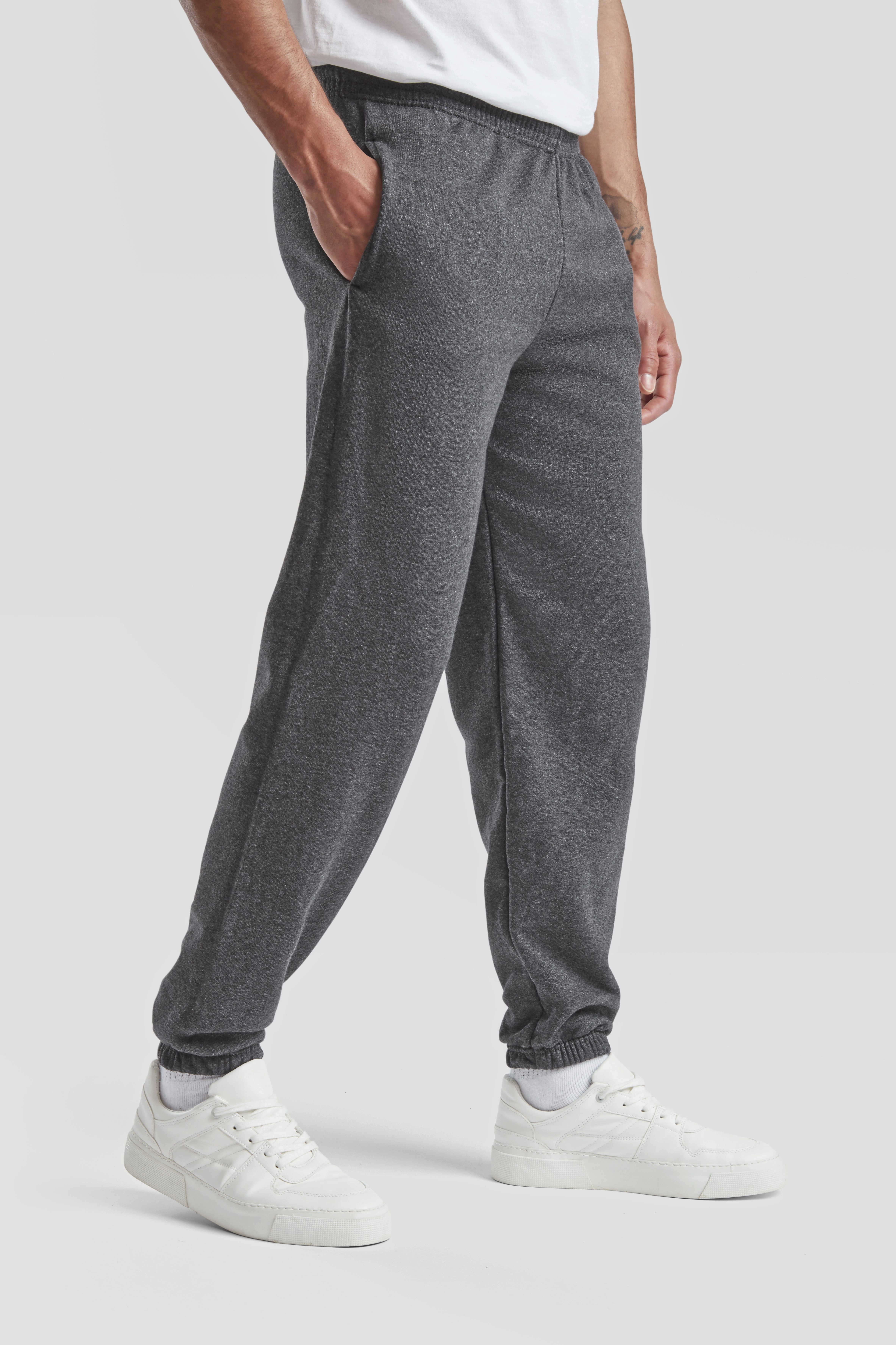 Fruit of the Loom Classic Elasticated Cuff Jog Pants Modellbild