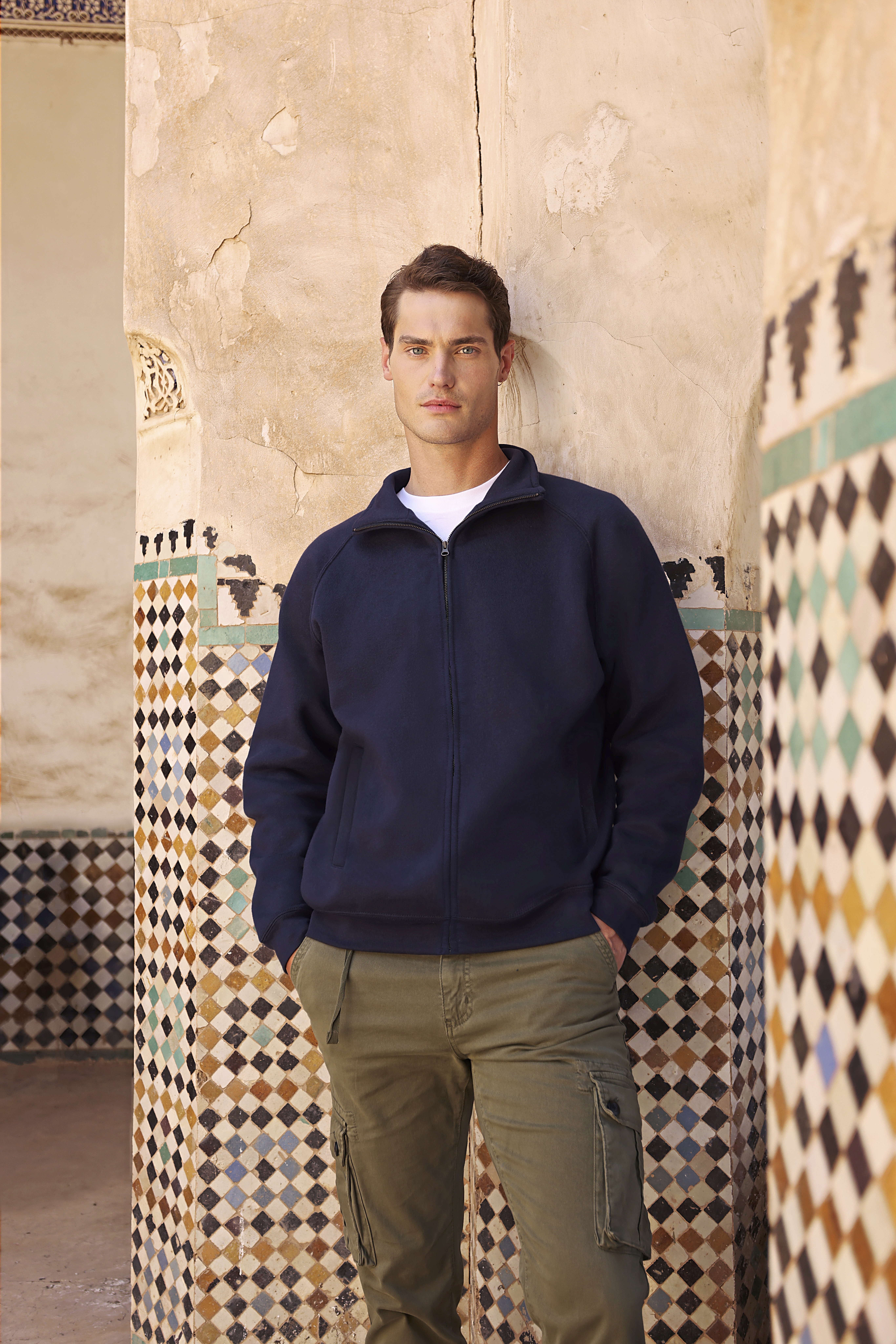 Fruit of the Loom Iconic Premium Sweat Jacket Modellbild