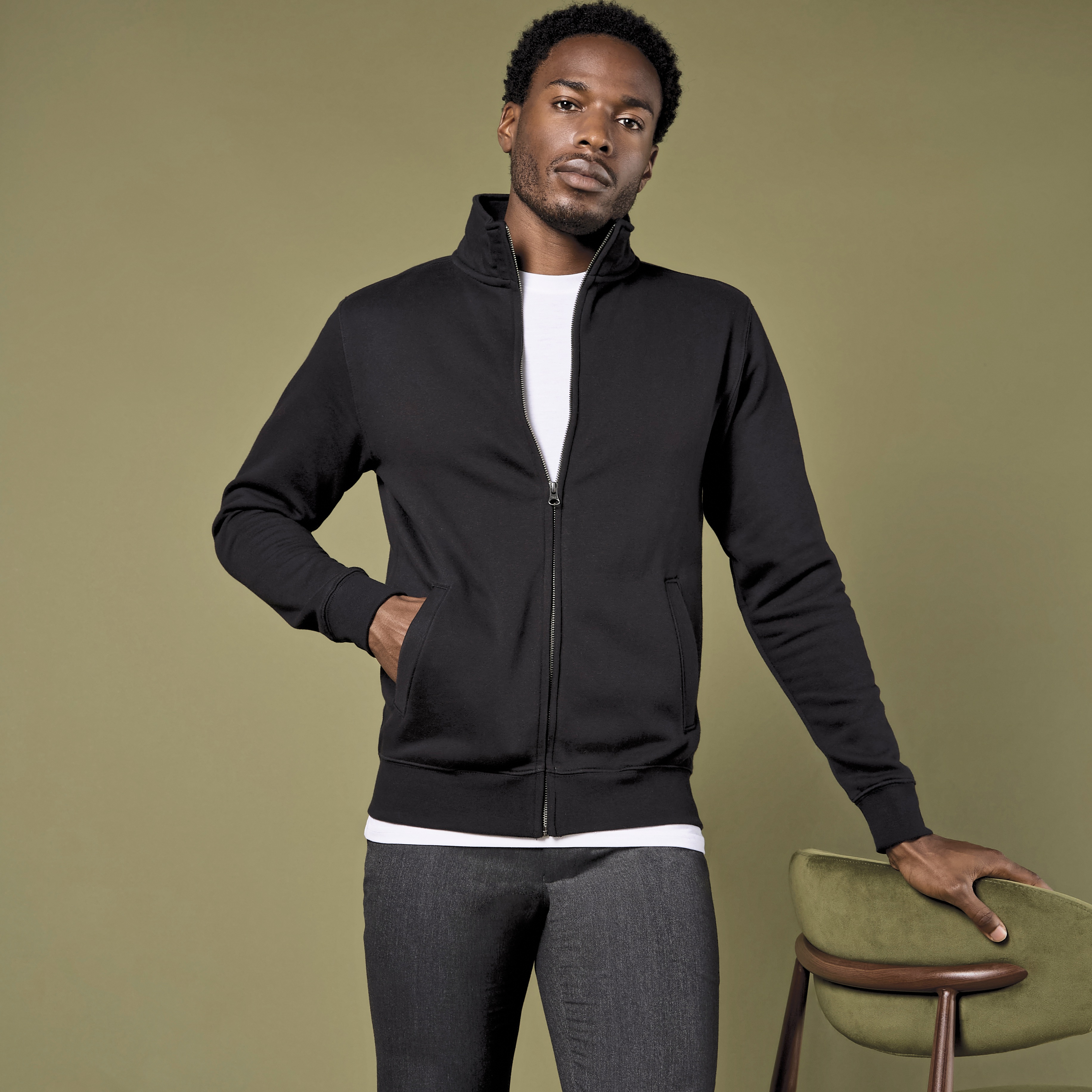 Regular Fit Zipped Sweatshirt